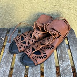 DOLCE VITA Brown gladiator sandals size 9